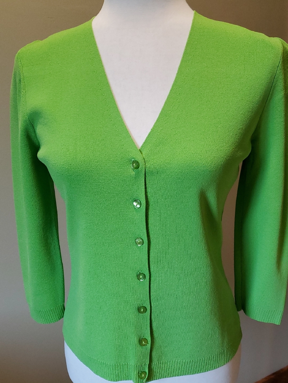 Cable & Gauge Bright Green V-Neck Button Cardigan